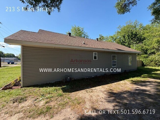 Building Photo - 213 S Main St