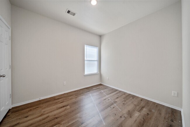 Building Photo - 403 E Avenue G