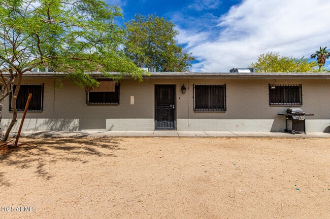 Primary Photo - 1402 W Becker Ln