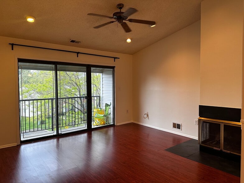 Building Photo - 479 Danbury Ln