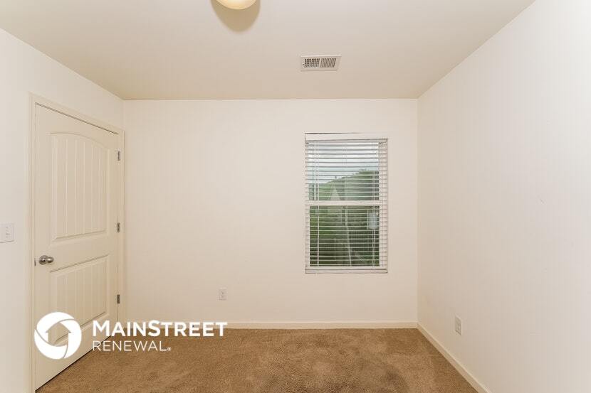 Building Photo - 915 Hawthorn Ln