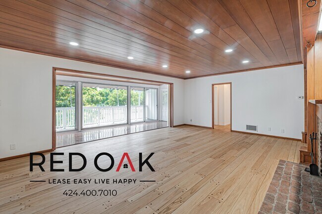 Building Photo - 360 S Linden Dr