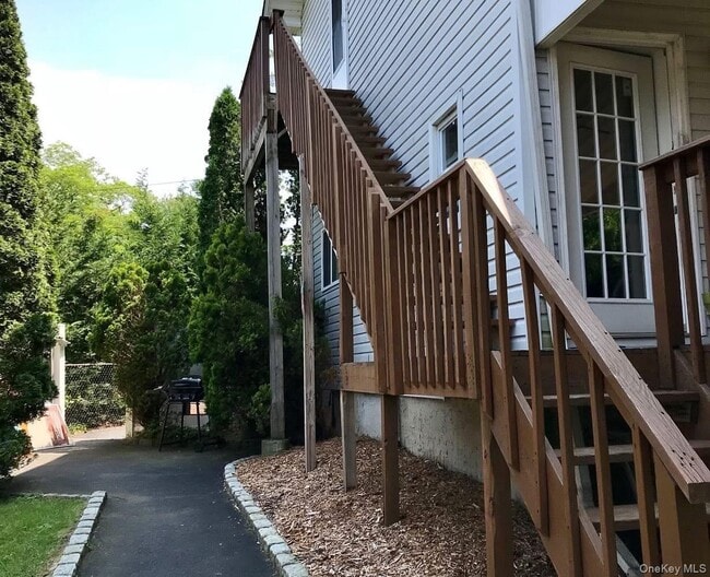 Building Photo - 601 Little East Neck Rd