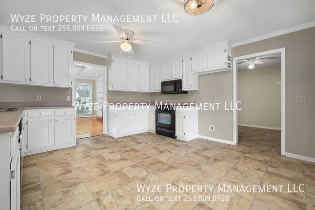 Building Photo - 2202 Manchester Cir SW
