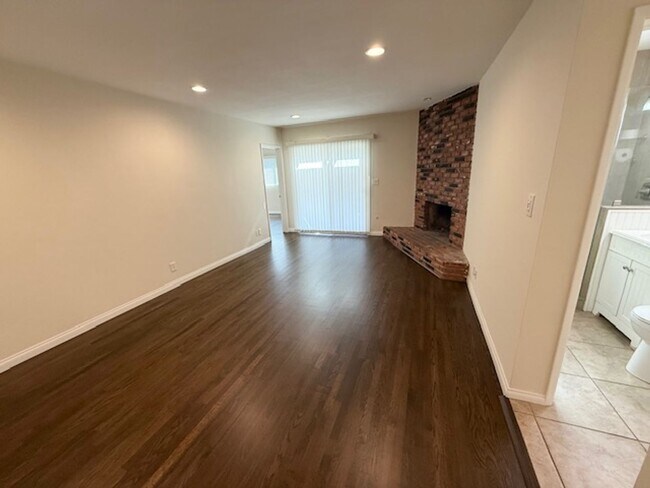 Building Photo - WONDERFUL LAKEWOOD HOME-NEW ON MARKET!!