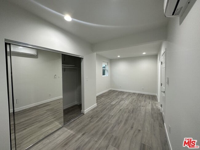 Building Photo - 608 W Hillcrest Blvd