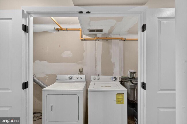 Building Photo - 2931 Sunset Ln