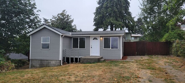 Building Photo - Cozy South Beacon Hill Cottage with 2 bedrooms, bonus room, and large yard with territorial views