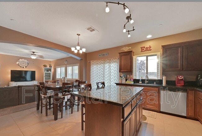 Building Photo - 5609 Peach Tree Dr