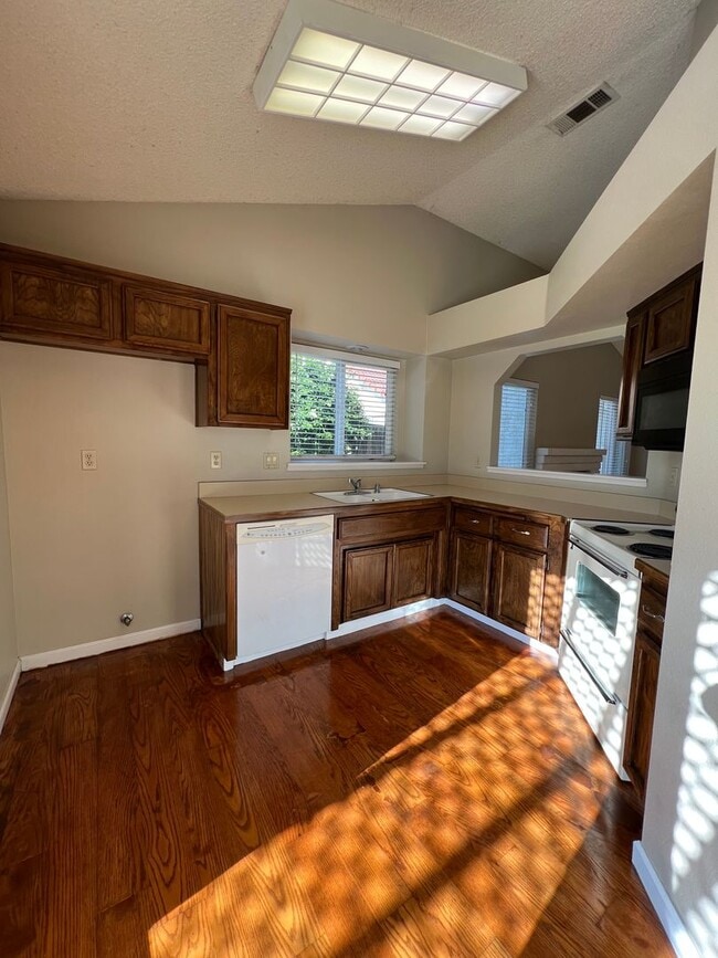 Building Photo - 4717 Tobin Rd