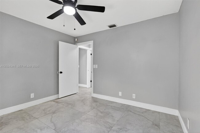 Building Photo - 9654 Sun Pointe Dr