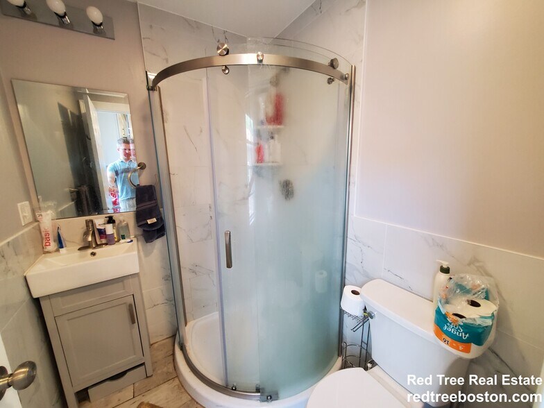 Building Photo - 7 Elmira St