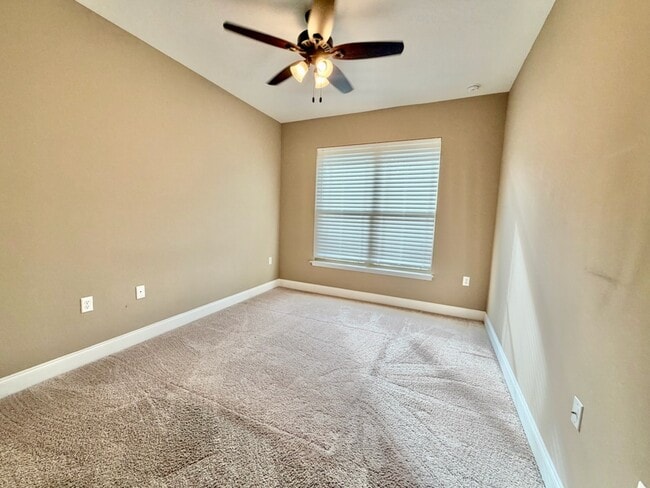 Building Photo - 131 Fetting Ave