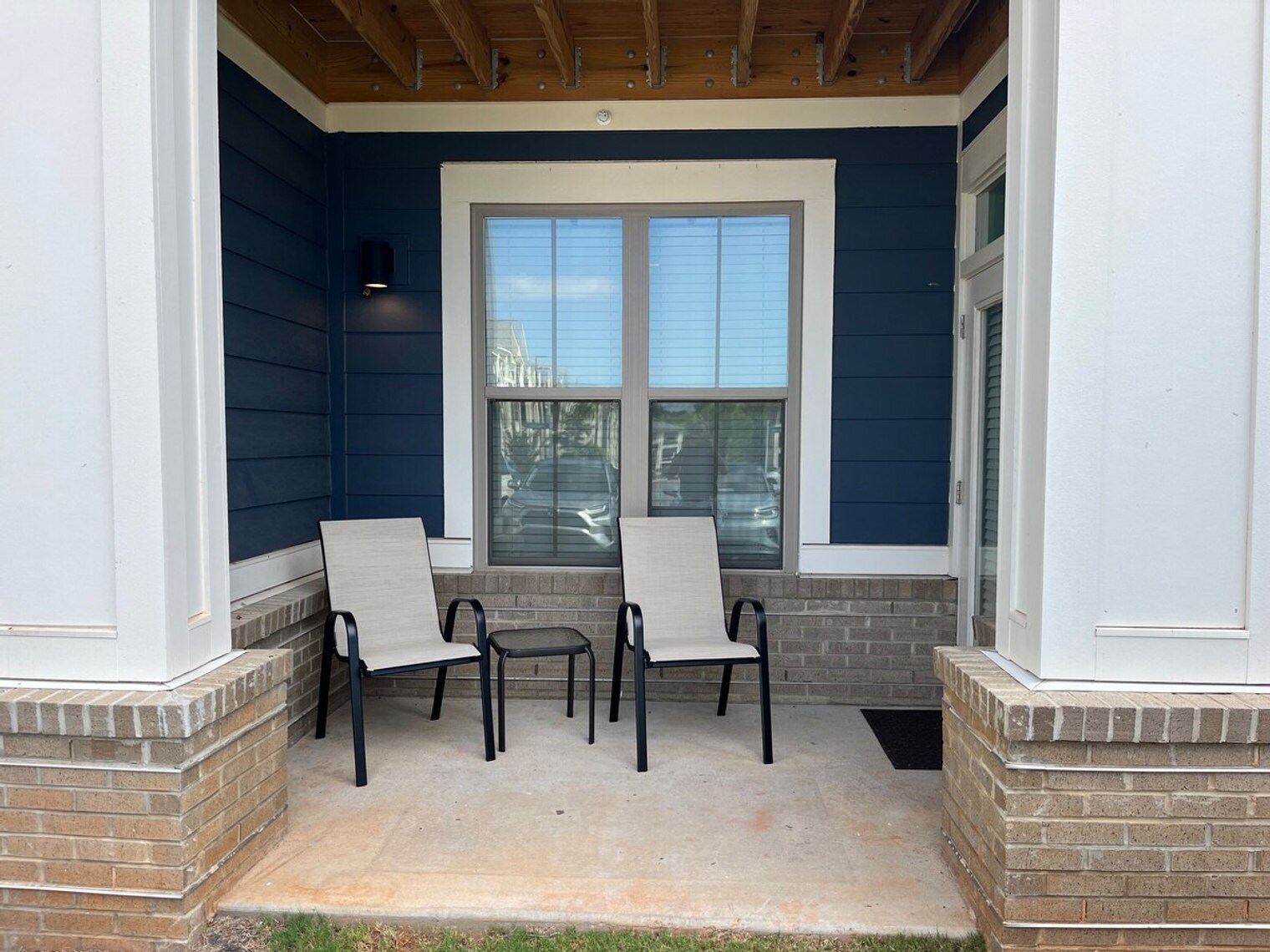 Building Photo - 853 Saddle Ridge Rd