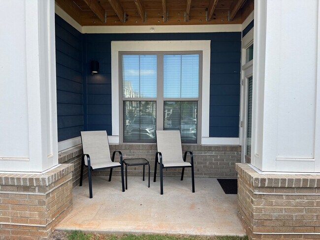 Building Photo - 853 Saddle Ridge Rd