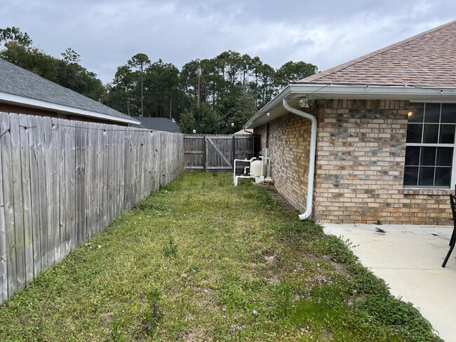 Building Photo - 4-Bedroom Home with Sunroom, Pool and Hot ...