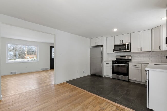 Building Photo - READY NOW! Fully RENOVATED 4 bedroom on a CUL-DE-SAC in MONROEVILLE!