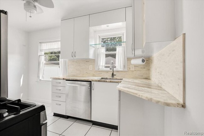 Building Photo - 908 Bauman Ave