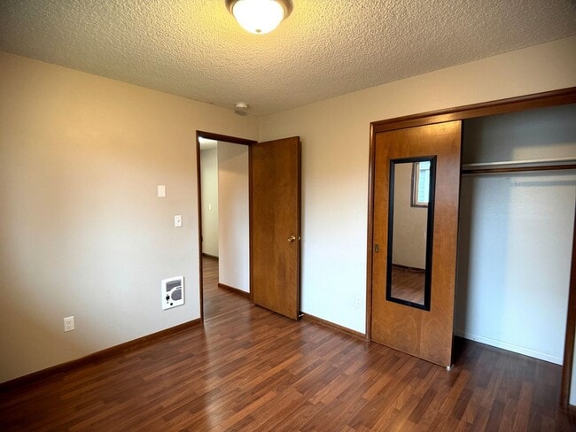 Building Photo - 615 E 22nd St