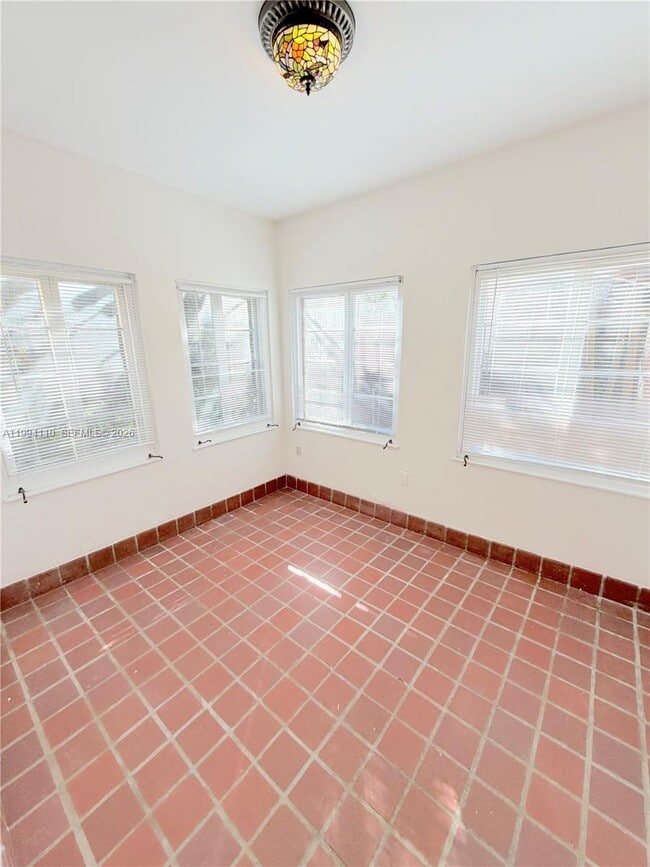 Building Photo - 1306 Madrid St