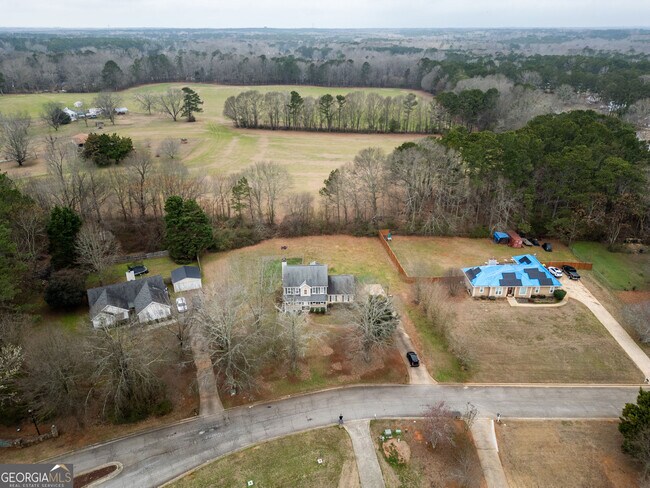 Building Photo - 105 N Oakland Cir