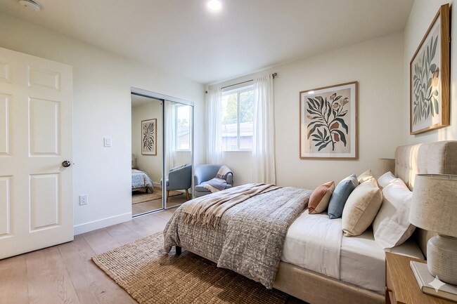 Building Photo - Brand New Luxury 4 & 5 Bed Units