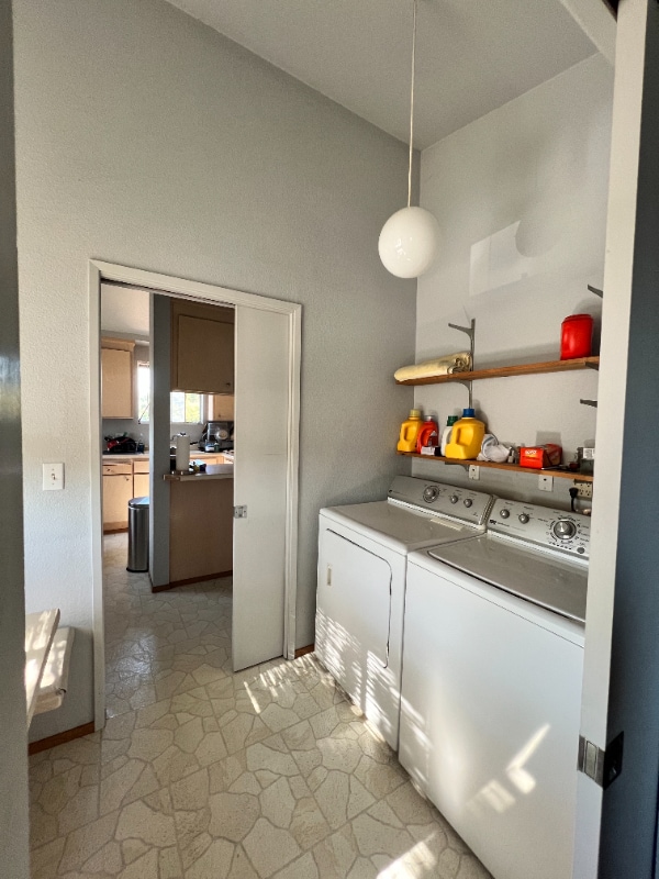 Building Photo - 943 E Duane Ave