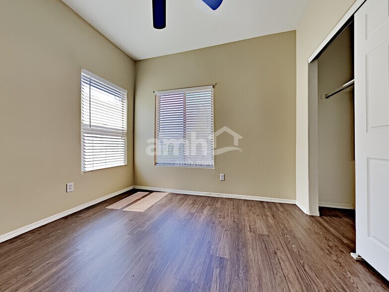 Building Photo - 6653 S Stratosphere Ln