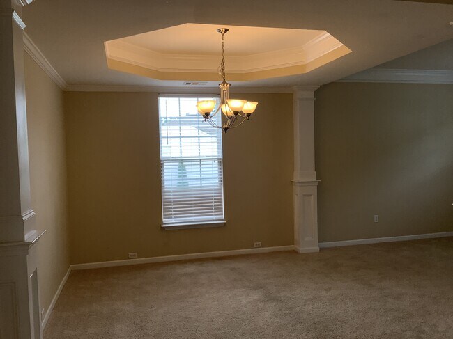 Building Photo - 11 Knoll Ridge Dr