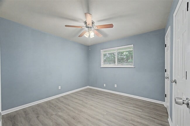 Building Photo - 6343 Maple Hill Dr