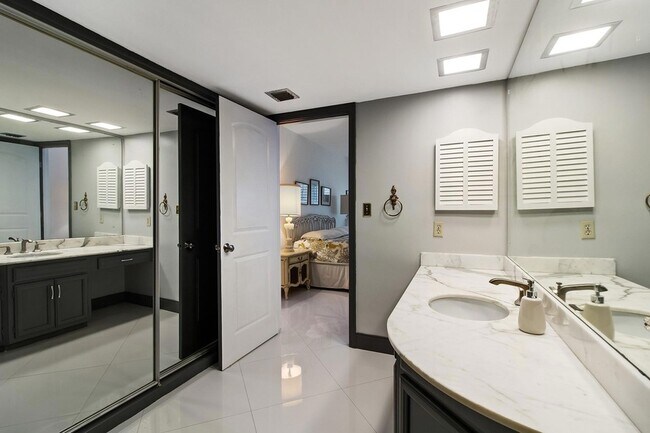 Building Photo - 3850 Galt Ocean Dr