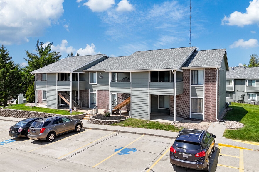 Building Photo - Country Hill