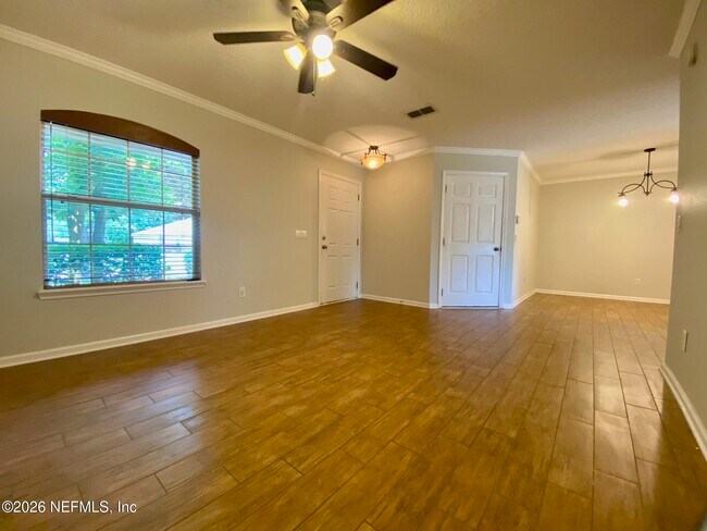 Building Photo - 1530 Vineland Cir