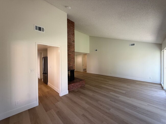 Building Photo - Just Beautifully Updated Village Hills Single Story Home in Orcutt