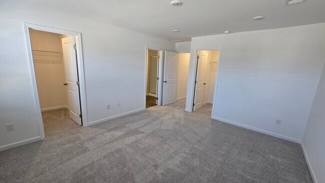 Building Photo - 217 Kenoot Dr