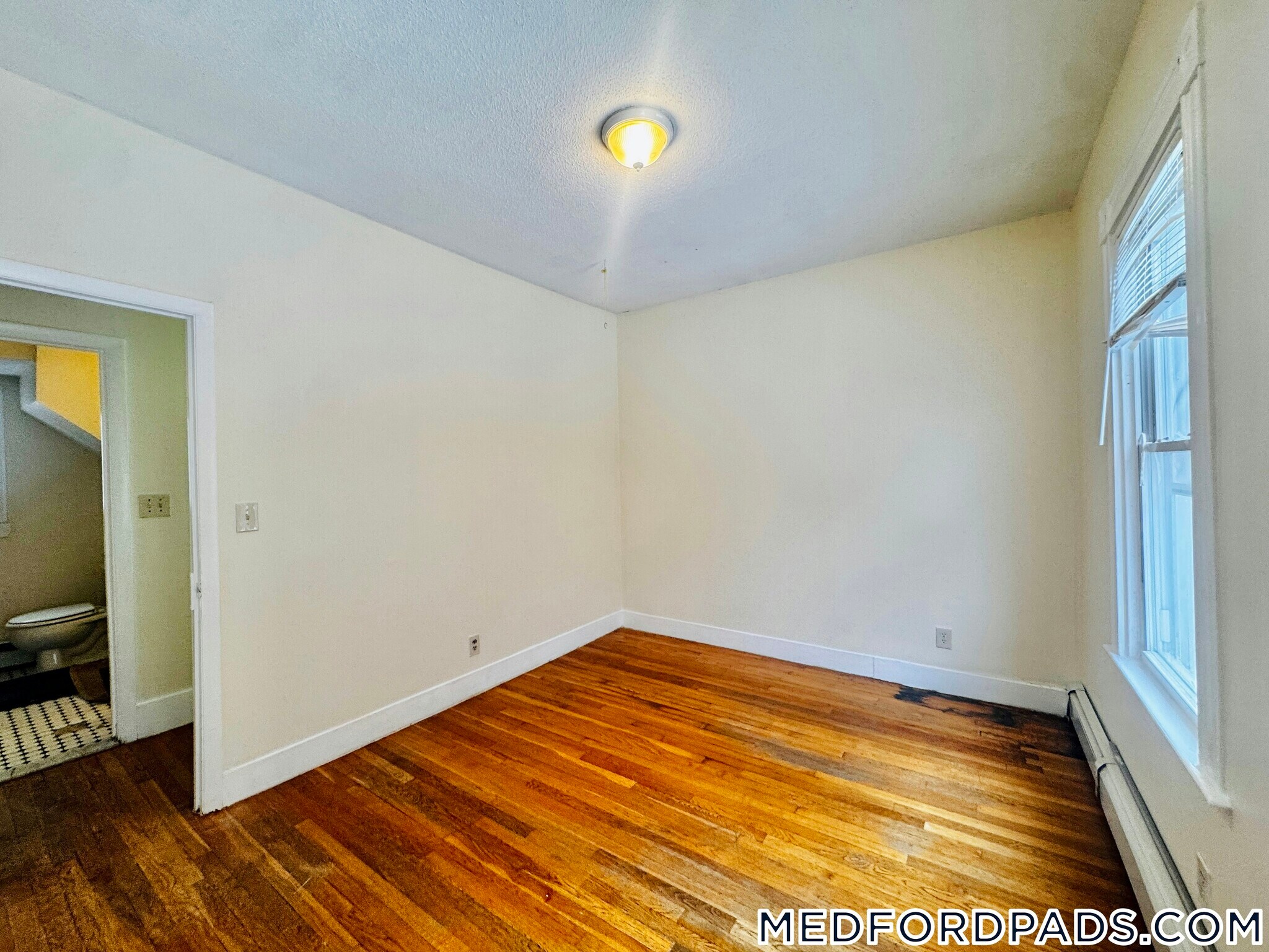 Building Photo - 569 Main St