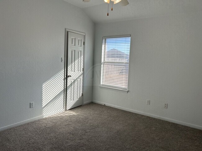 Building Photo - 1905 Charleston Ct