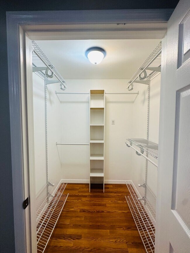 Building Photo - Beautiful 2/2 in Allen's Park available NOW