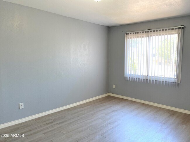 Building Photo - 5330 W Belleview St