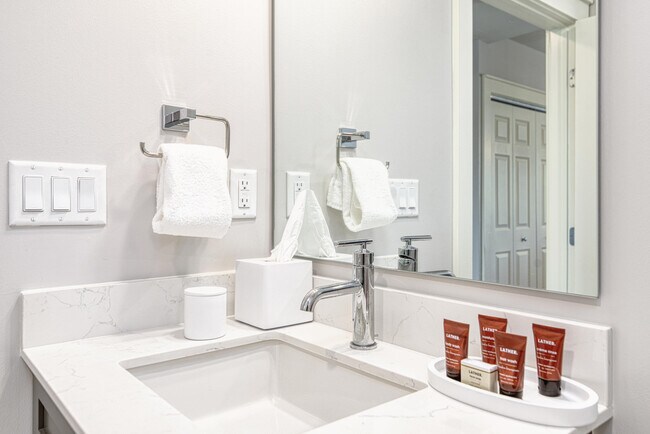 Building Photo - 9000 Heron Walk Dr