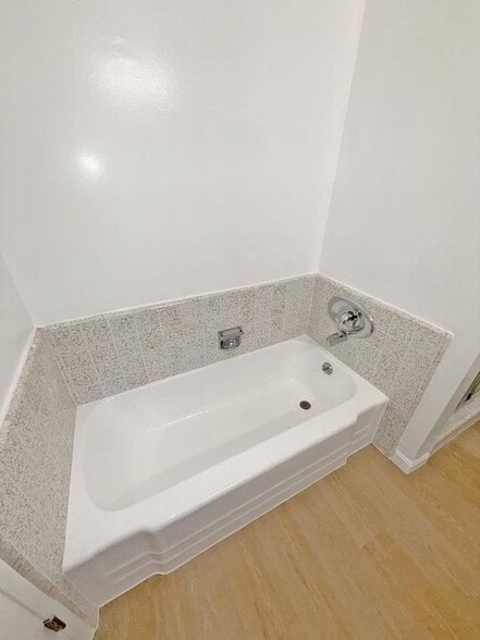 Building Photo - 1330 N Gardner St