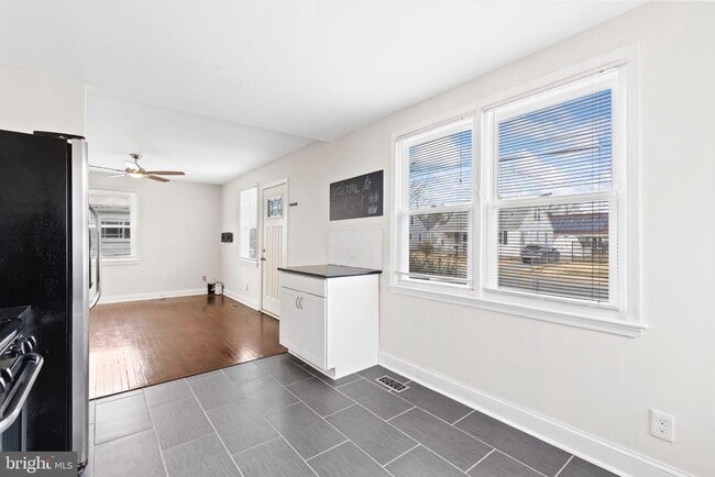 Building Photo - 929 Kinwat Ave