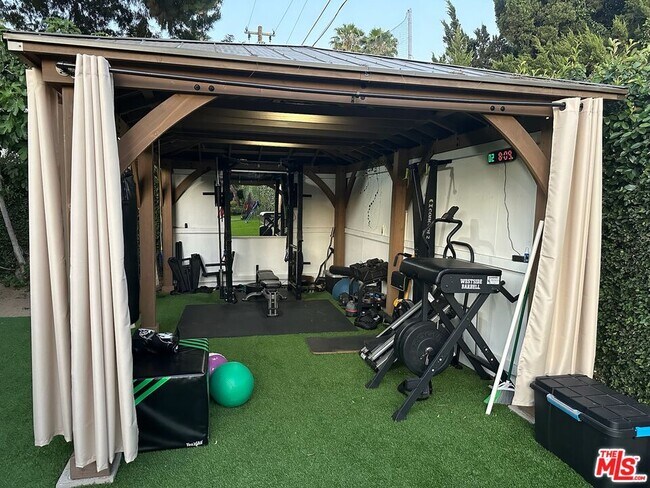 Building Photo - 22428 Victory Blvd