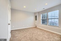 Building Photo - 736 Wineberry Way