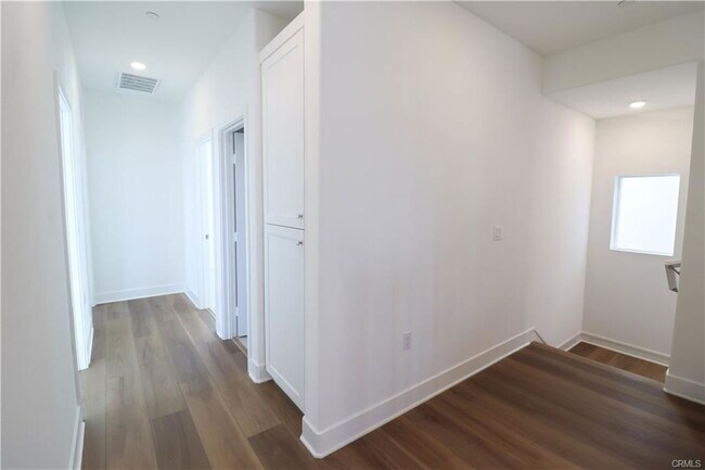 Building Photo - 418 Lobata