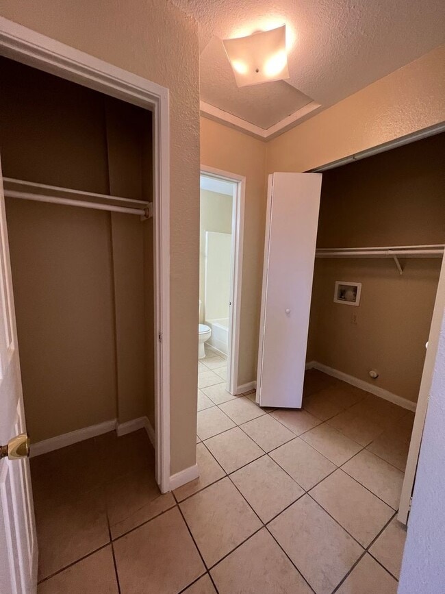 Building Photo - Newly refreshed 2BD/2BA duplex in Eagle Lake, TX.