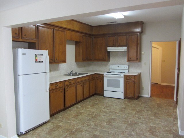 Building Photo - 3002 Montgomery Rd