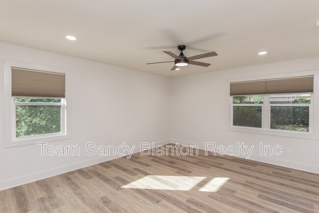 Building Photo - 2540 Hallmark Dr