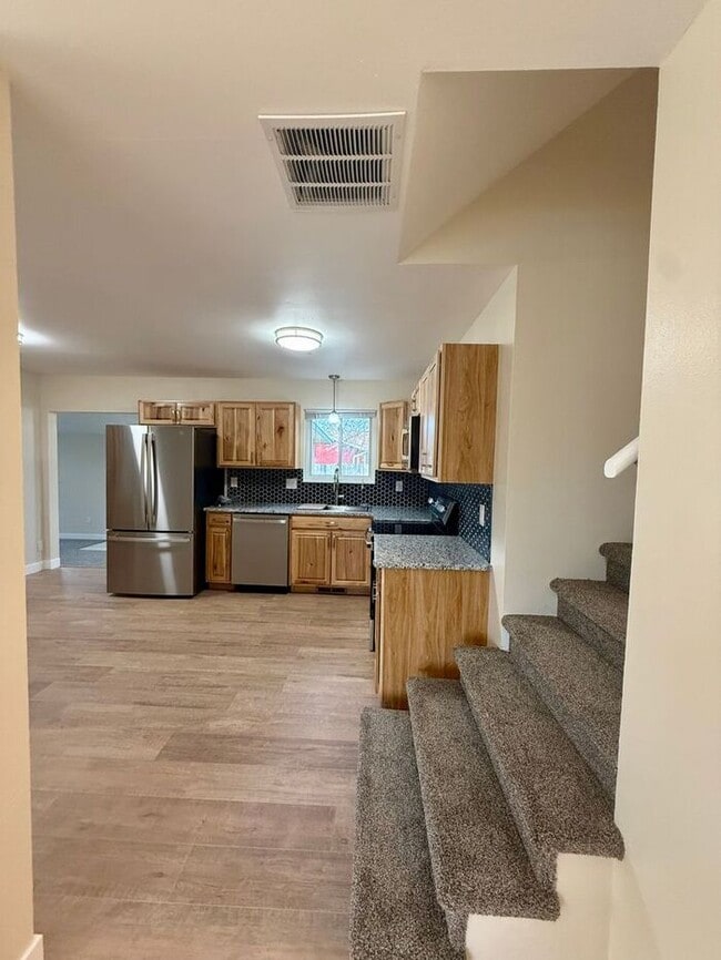 Building Photo - Great 3 bedroom 2 bath Home with Attached ...