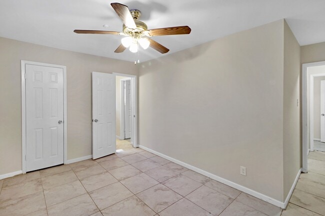 Building Photo - 5554 Beechnut St